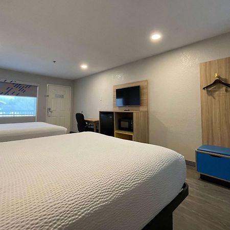 Days Inn By Wyndham Near Seaworld Σαν Αντόνιο Εξωτερικό φωτογραφία