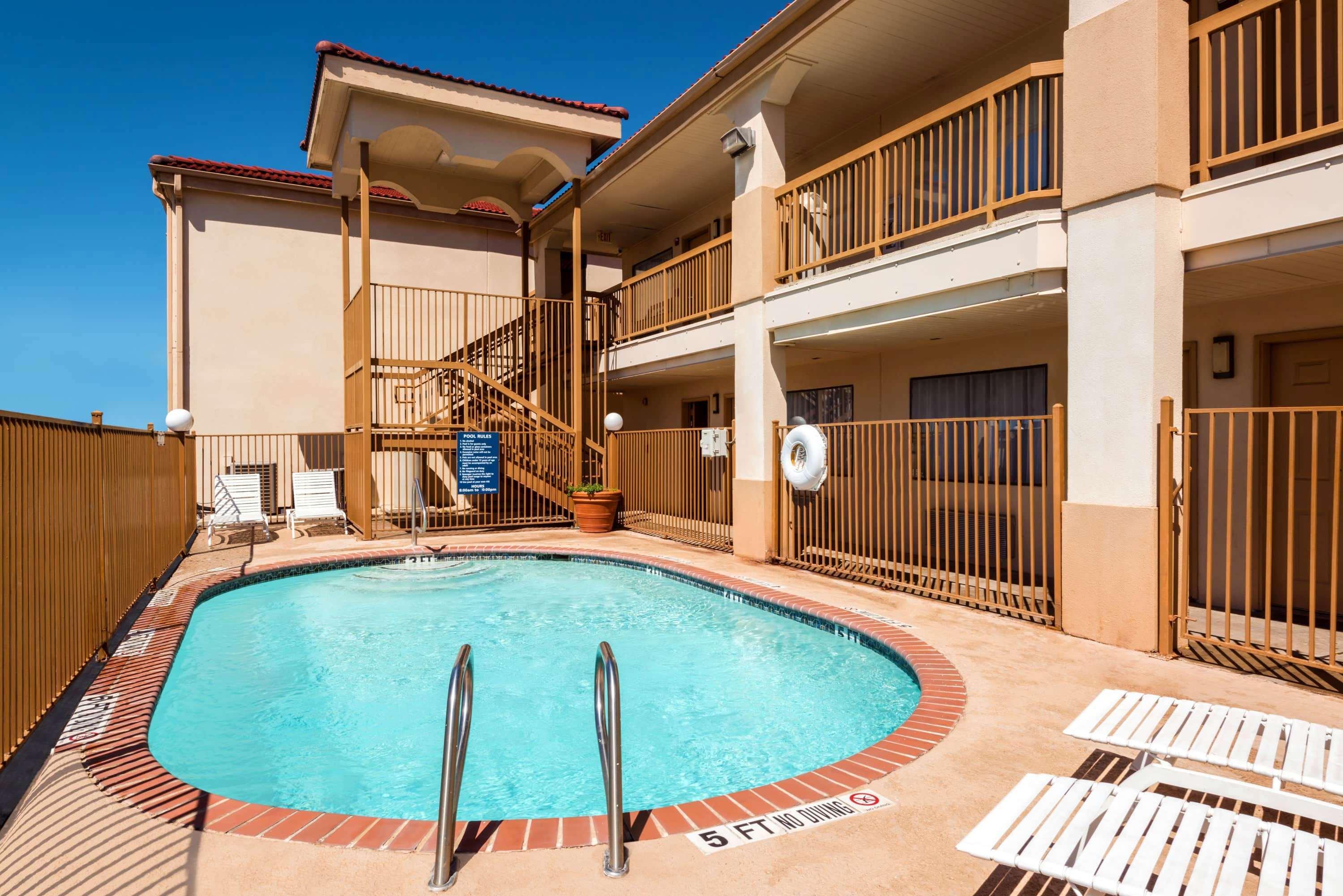 Days Inn By Wyndham Near Seaworld Σαν Αντόνιο Εξωτερικό φωτογραφία