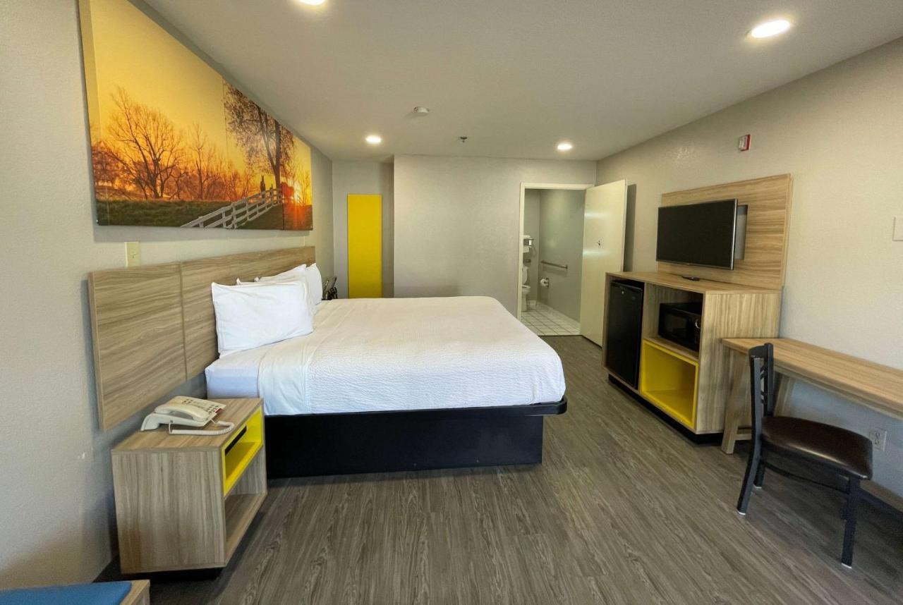 Days Inn By Wyndham Near Seaworld Σαν Αντόνιο Εξωτερικό φωτογραφία