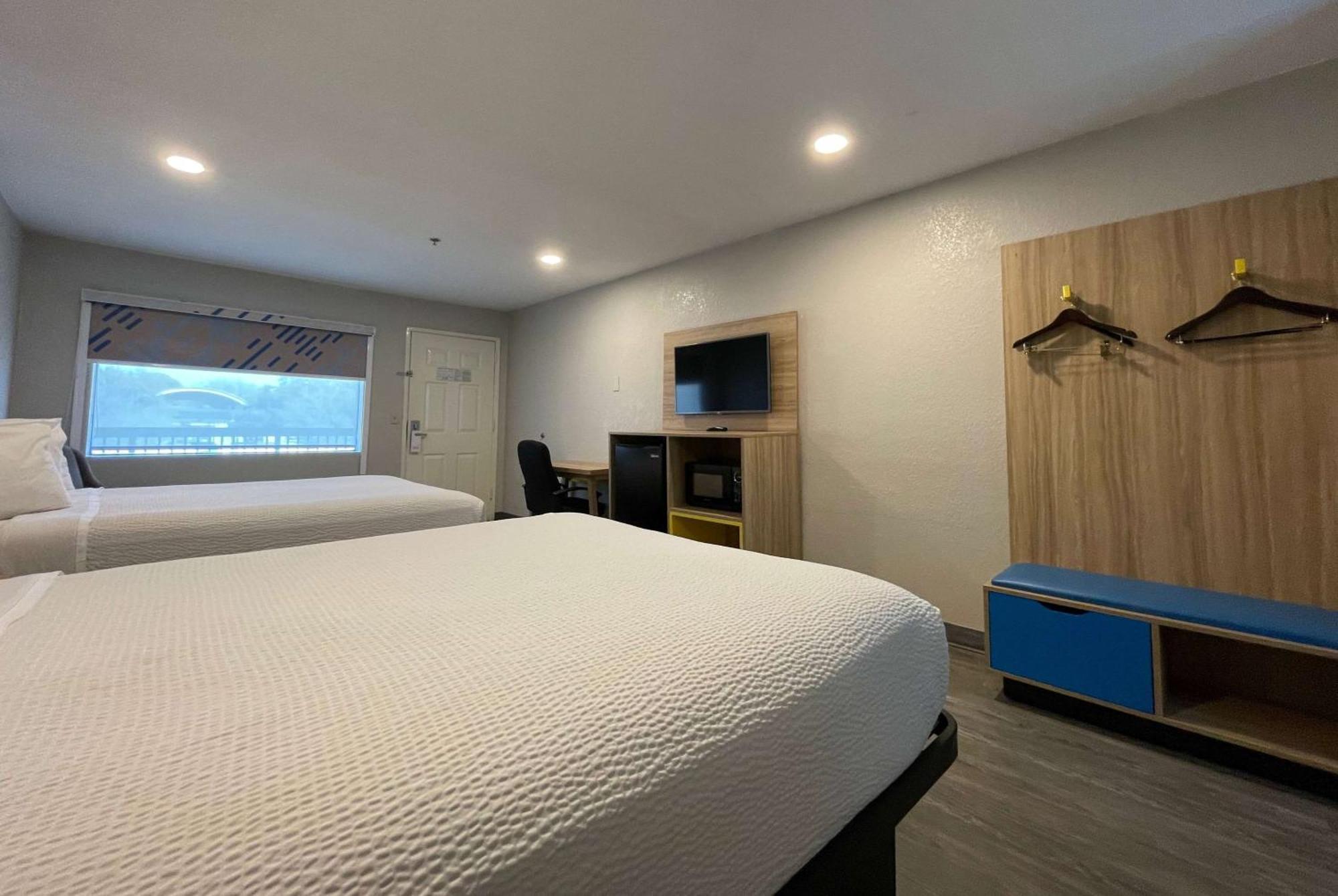 Days Inn By Wyndham Near Seaworld Σαν Αντόνιο Εξωτερικό φωτογραφία