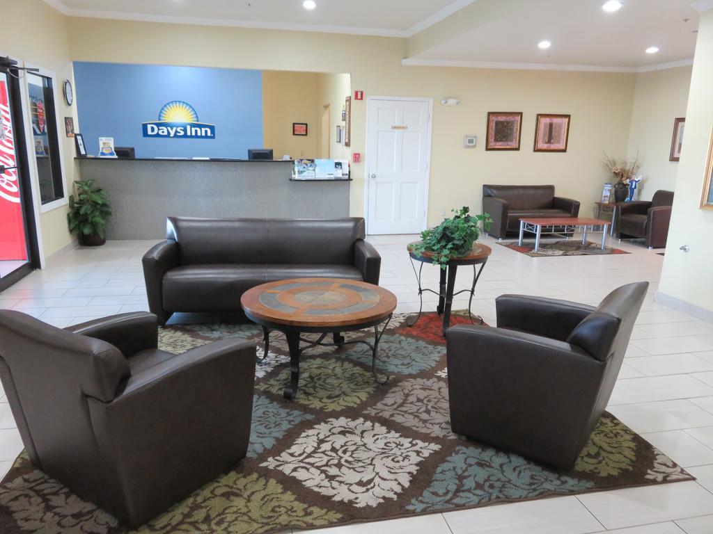 Days Inn By Wyndham Near Seaworld Σαν Αντόνιο Εξωτερικό φωτογραφία