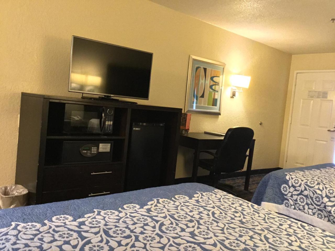 Days Inn By Wyndham Near Seaworld Σαν Αντόνιο Εξωτερικό φωτογραφία