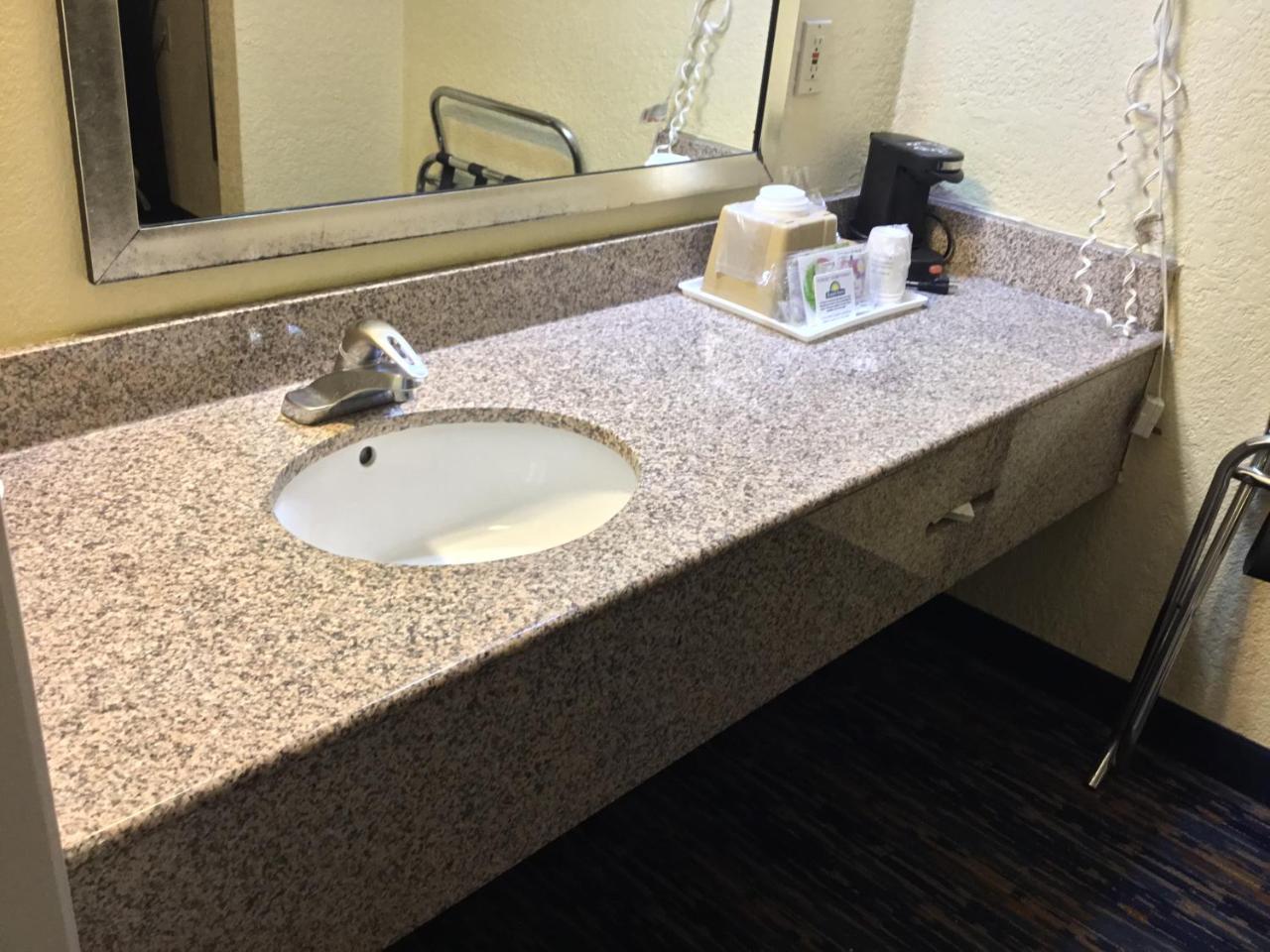 Days Inn By Wyndham Near Seaworld Σαν Αντόνιο Εξωτερικό φωτογραφία
